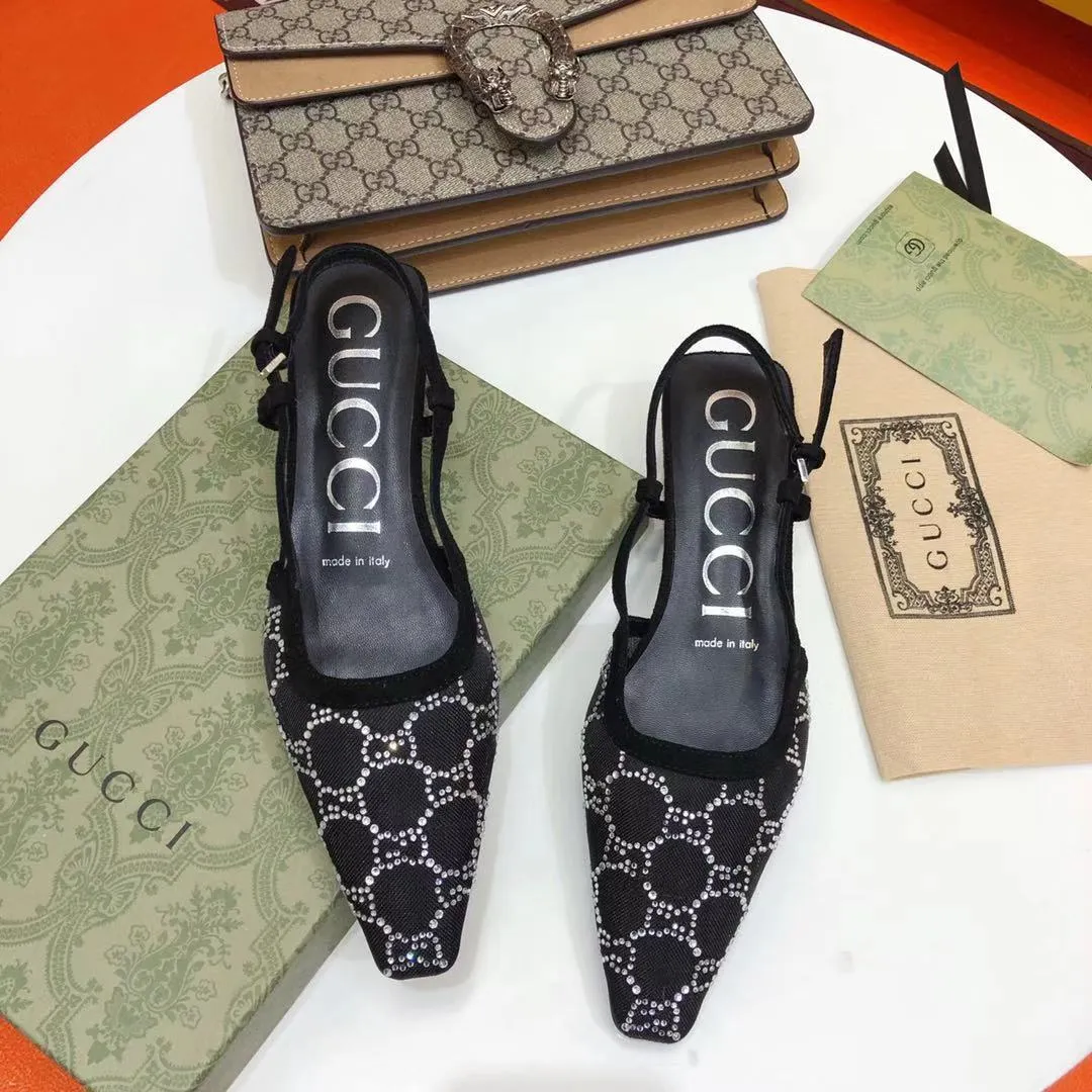 👟👟Ex-factory price 460👟👟 Gucci & Vintage 2025 spring new style second-hand original fabric/hot diamond mesh sandals, this series of sandals are so beautiful, you must buy them, Vintage things are like this, the longer they are, the more they taste👍🏻They are very elegant on the feet. Upper: Original Logo fabric Foot pads: Sheepskin Heel height: 4.5cm Sole: Genuine leather outsole Size: 34-41 (40 and 41 custom-made, non-refundable and non-exchangeable, with full set of packaging)
